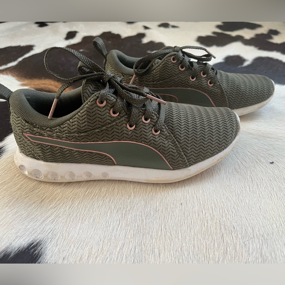 Puma women’s size 6